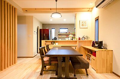 木の家スタイルのリビング 有限会社藤見工務店の事例画像