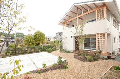 有限会社藤見工務店の施工事例「木の香り漂う、大黒柱がインテリアの家」の画像