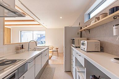 有限会社藤見工務店の施工事例「優しい光が差し込む1階で完結する癒しの家」の画像2