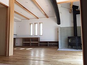 有限会社藤見工務店の施工事例「薪ストーブがある家族団らんの家」の画像1