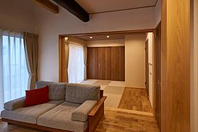 有限会社藤見工務店の施工事例「薪ストーブがある家族団らんの家」の画像2