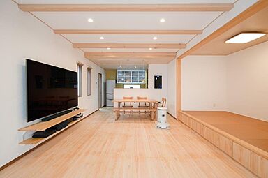 有限会社藤見工務店の施工事例「木の香り漂うリビング 梁を魅せる家」の画像2