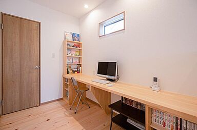 有限会社藤見工務店の施工事例「木の香り漂うリビング 梁を魅せる家」の画像4