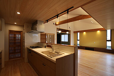 有限会社藤見工務店の施工事例「一日中家にいたくなるくつろぎの家」の画像1