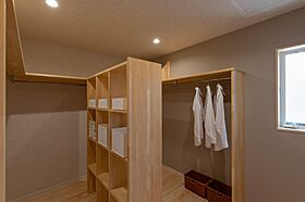 有限会社藤見工務店の施工事例「木の命が息づく、自然と暮らす究極の1.5階建ての家 香芝市I様邸新築」の画像4