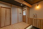 木の家スタイルの玄関 有限会社藤見工務店の事例画像