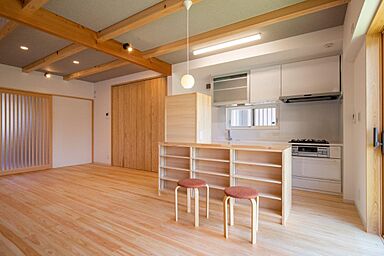 有限会社藤見工務店の施工事例「3階まで続くストリップ木製階段の家」の画像6