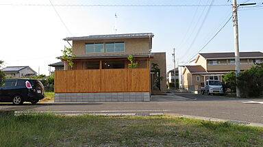 株式会社タマゴグミ 一級建築士事務所の施工事例「岐阜市 小さな庭を持つ家」の画像1