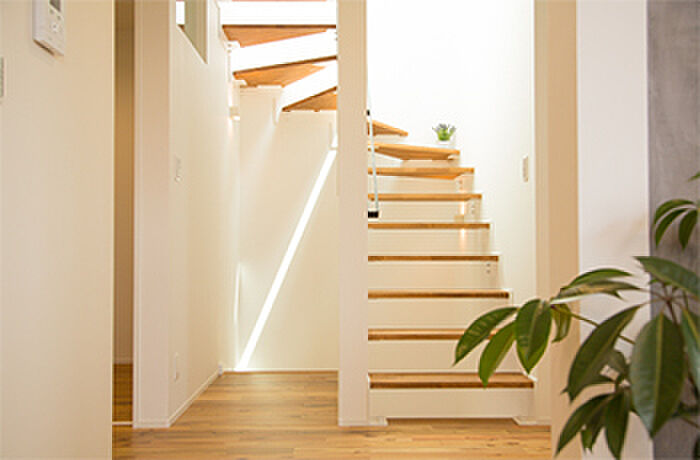 鬼丸ホーム株式会社の公式画像_階段4