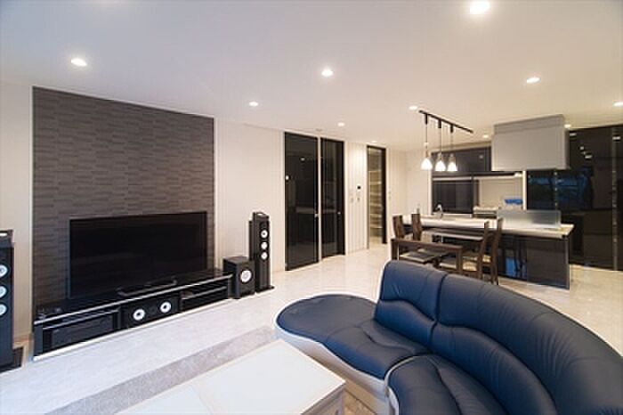 鬼丸ホーム株式会社の公式画像_リビング2