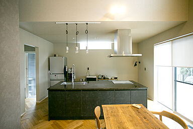 鬼丸ホーム株式会社の施工事例「予算の多くをLDKに集中させたメリハリの効いたプランニング」の画像3