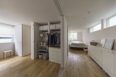 株式会社タイコーアーキテクトの施工事例「まるで平屋のような二階建て 緑を望むロフトのある家」の画像6