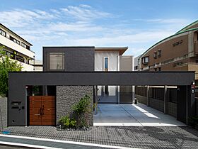 株式会社タイコーアーキテクトの施工事例「水平ラインを強調したコの字型の家」のメイン画像