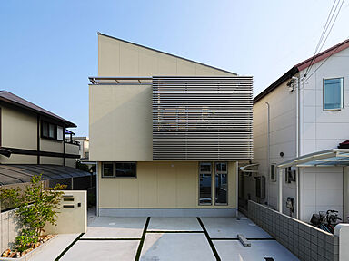 株式会社タイコーアーキテクトの施工事例「勾配天井で高天井とロフトを実現した住宅」の画像