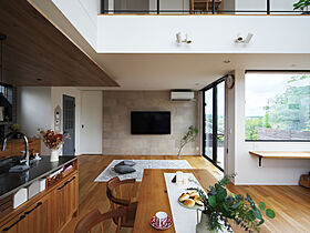 株式会社タイコーアーキテクトの施工事例「借景が素晴らしい!木の風合いを活かしたパッシブデザインハウス」の画像5