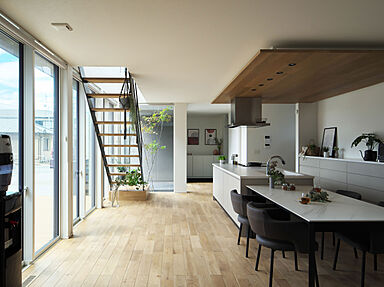 株式会社タイコーアーキテクトの施工事例「2台駐車可能!日当たり&開放感抜群のビルトインガレージハウス」の画像5