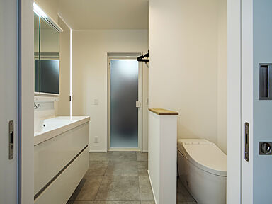 株式会社タイコーアーキテクトの施工事例「ほとんど平屋でパッシブ設計!中庭のある完全分離型二世帯住宅」の画像10