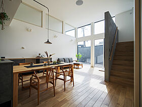 株式会社タイコーアーキテクトの施工事例「ほとんど平屋でパッシブ設計!中庭のある完全分離型二世帯住宅」の画像3