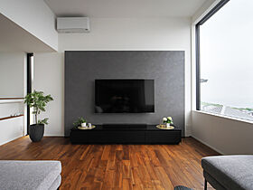 株式会社タイコーアーキテクトの施工事例「モダンで重厚感のあるインテリアの中で美しい景色が映える「見晴らしの家」」の画像5