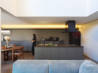 株式会社タイコーアーキテクトの施工事例「2台駐車可能!緑豊かな中庭・バルコニーのあるインナーガレージハウス」の画像4