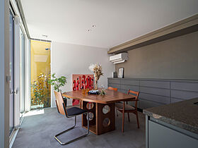 株式会社タイコーアーキテクトの施工事例「2台駐車可能!緑豊かな中庭・バルコニーのあるインナーガレージハウス」の画像5