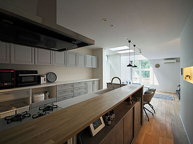 株式会社タイコーアーキテクトの施工事例「考え抜かれた家事ラク動線!狭小地に建つ3階建てビルトインガレージハウス」の画像5