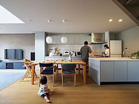 株式会社タイコーアーキテクトの施工事例「南北に庭を配置し「中間領域」が心地よさをつくる南向きパッシブデザインハウス」の画像3