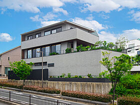 株式会社タイコーアーキテクトの施工事例「延床80坪超え!3方道路+緑地帯に囲まれた3階建てビルトインガレージハウス」の画像2