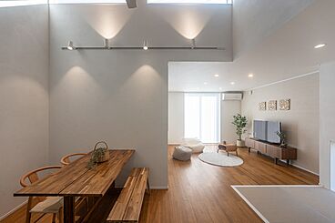 株式会社HARMONYの施工事例「木の深みに包まれる、穏やかな時間を過ごす平屋」の画像