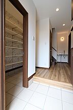 和風・和モダンスタイルの玄関 株式会社サイエンスLDホームの事例画像