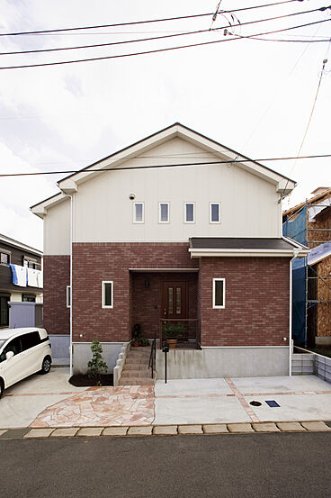 株式会社玉川ハウジングの施工事例「木の質感でリッチテイストなお住まい」の画像