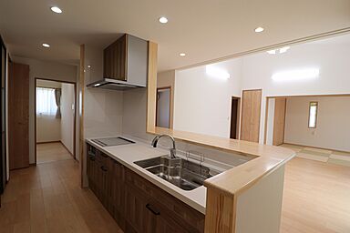 国分ハウジング 鹿児島店の施工事例「姶良市東餅田 Y様邸 勾配天井の平屋」の画像2