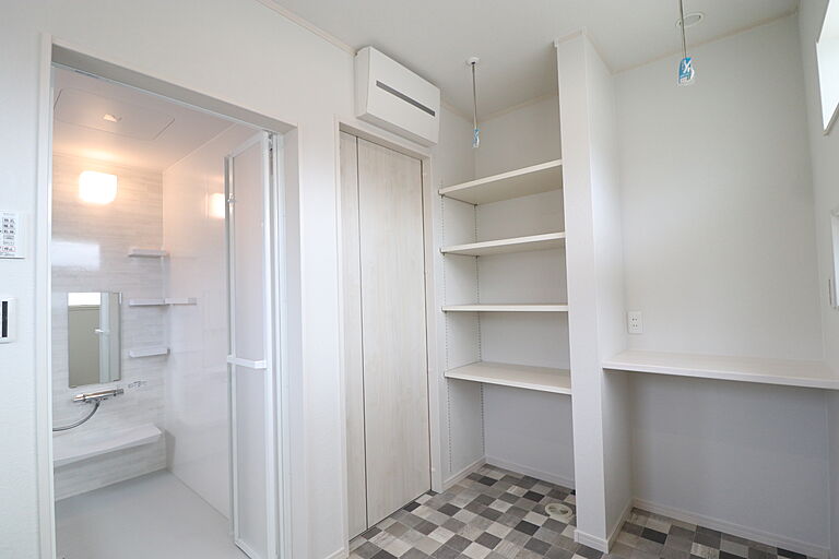 国分ハウジング 薩摩川内店の公式画像_洗面4