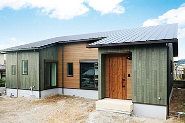 株式会社国分ハウジング 姶良店の施工事例「木目調の外観とフリースペースが魅力的な平屋の家 【日置市伊集院町 O様邸】」の画像
