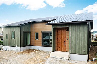 株式会社国分ハウジング 姶良店の施工事例「木目調の外観とフリースペースが魅力的な平屋の家 【日置市伊集院町 O様邸】」の画像