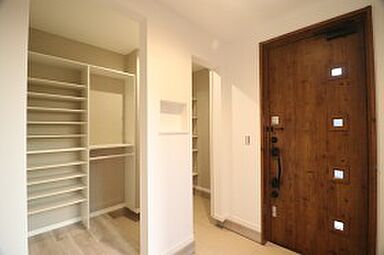 株式会社国分ハウジング 姶良店の施工事例「木目調の外観とフリースペースが魅力的な平屋の家 【日置市伊集院町 O様邸】」の画像1