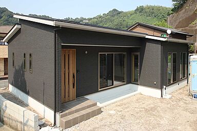 株式会社国分ハウジング 姶良店の施工事例「広い空間の中ですっきり暮らせる平屋の家 【鹿児島市 M様邸】」の画像