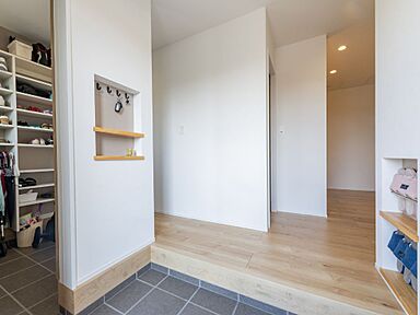 株式会社東海住宅 エンジョイホームの施工事例「【東海村】ナチュラルスタイル|ゆるやかな片流れ屋根と丸窓がかわいい平屋」の画像1