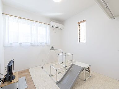 株式会社東海住宅 エンジョイホームの施工事例「【東海村】ナチュラルスタイル|ゆるやかな片流れ屋根と丸窓がかわいい平屋」の画像7