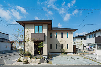 東宝ホーム株式会社 熊本支店の施工事例「家族の集まりやすいリビングのある邸宅」の画像1