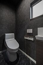 シンプルモダンスタイルのトイレ 重松建設株式会社の事例画像