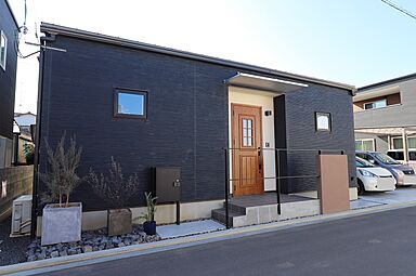 重松建設株式会社の施工事例「リビングが勾配天井の平屋 ~COZY~」の画像