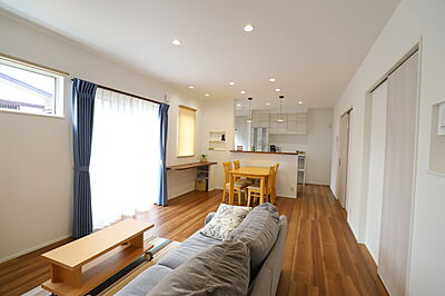 カフェスタイルのリビング 重松建設株式会社の事例画像