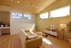 重松建設株式会社の施工事例「2階リビングと3階和室の5LDKのおうち」の画像2