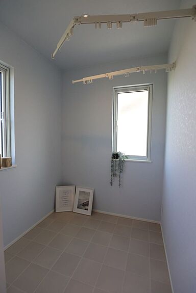 重松建設株式会社の施工事例「2階リビングと3階和室の5LDKのおうち」の画像5