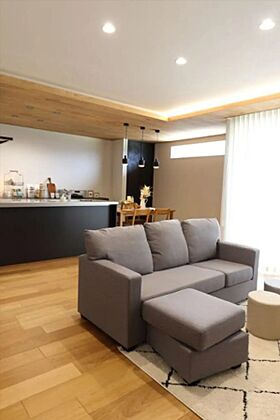 重松建設株式会社の施工事例「25帖のリビングがある軒の深い30坪の平屋」のメイン画像