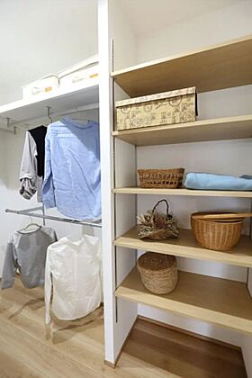 重松建設株式会社の施工事例「25帖のリビングがある軒の深い30坪の平屋」の画像3