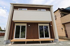 株式会社フラットホームの施工事例「吹き抜けリビングが主役の家」のメイン画像