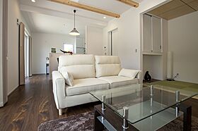 株式会社フラットホームの施工事例「吹き抜けリビングが主役の家」の画像4