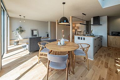 株式会社フラットホームの施工事例「圧倒的な開放感のある家」の画像1